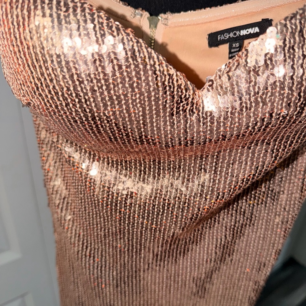 Elegant Rose Gold Sequin Dress - Picture 4 of 4